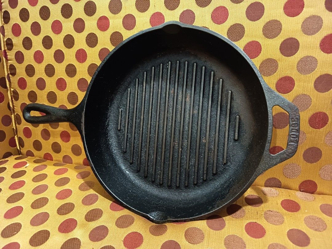 Lodge USA Cast Iron Grill Pan Round (Category: Cookware & Accessories) located in Makati City. Submitted by taditzantiqueandvintagestore (Listing ID 1425164432, Image 2). Description: Lodge USA Cast Iron Grill Pan Round • 16" inches length • 10.5" inches diameter • Made in USA 2,200 pesos only Text or Call : ZeroNine22Five33Two345.. Makati Area : .