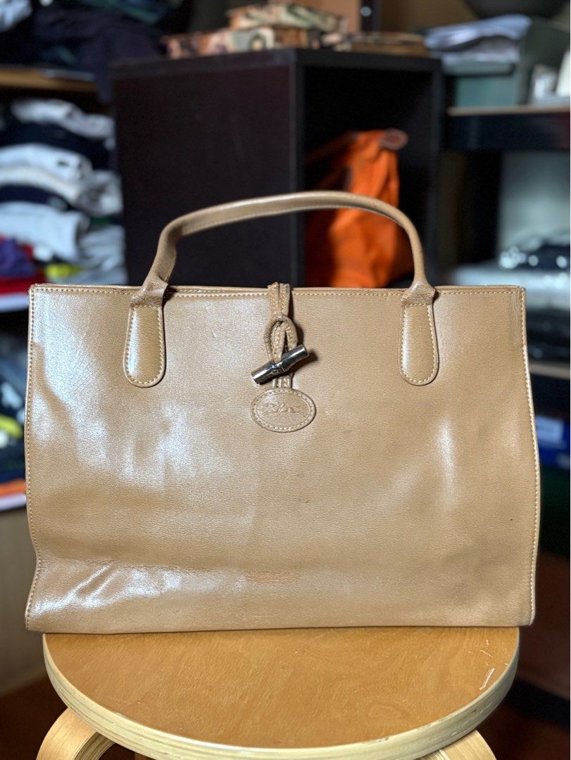 Longchamp Beige Bag (Category: Luxury Bags & Wallets) located in Quezon City. Submitted by se2ndlookph (Listing ID 1425160506, Image 1). Description: Longchamp beige bag with signs of wear and tear Please see pictures for details Location: Quezon City.