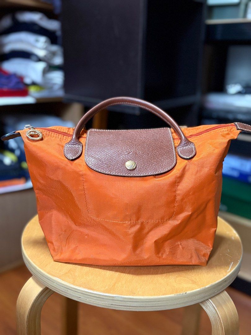 Longchamp small tote bag (Category: Luxury Bags & Wallets) located in Quezon City. Submitted by se2ndlookph (Listing ID 1425160868, Image 2). Description: Longchamp small tote bag with signs of wear and tear Location: Quezon City.