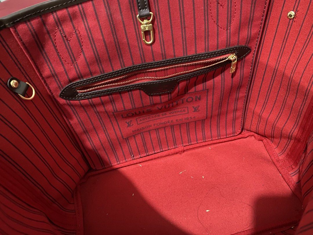 Louis Vuitton Damier Ebene Neverfull MM (Category: Luxury Bags & Wallets) located in Pasig City. Submitted by fieltan8582 (Listing ID 1425113731, Image 3). Description: Item is NGA Used a few times only, barely any signs of use and still looks brand new..