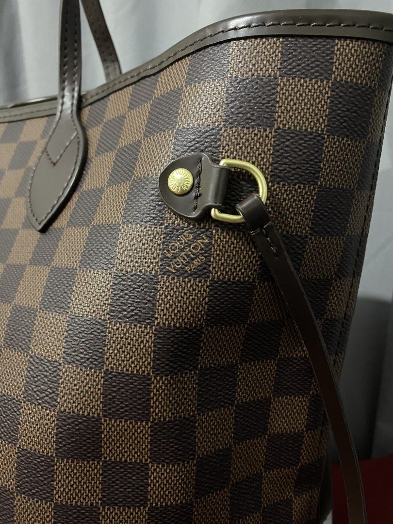 Louis Vuitton Damier Ebene Neverfull MM (Category: Luxury Bags & Wallets) located in Pasig City. Submitted by fieltan8582 (Listing ID 1425113731, Image 2). Description: Item is NGA Used a few times only, barely any signs of use and still looks brand new..