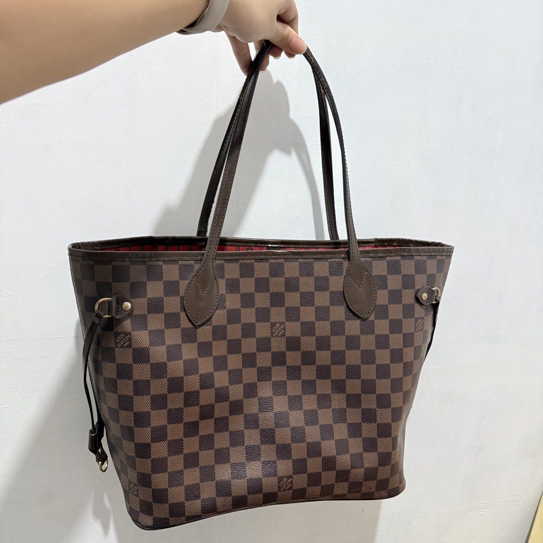 Louis Vuitton Damier Ebene Neverfull MM (Category: Luxury Bags & Wallets) located in San Fernando. Submitted by wrda. (Listing ID 1425172808, Image 2). Description: .