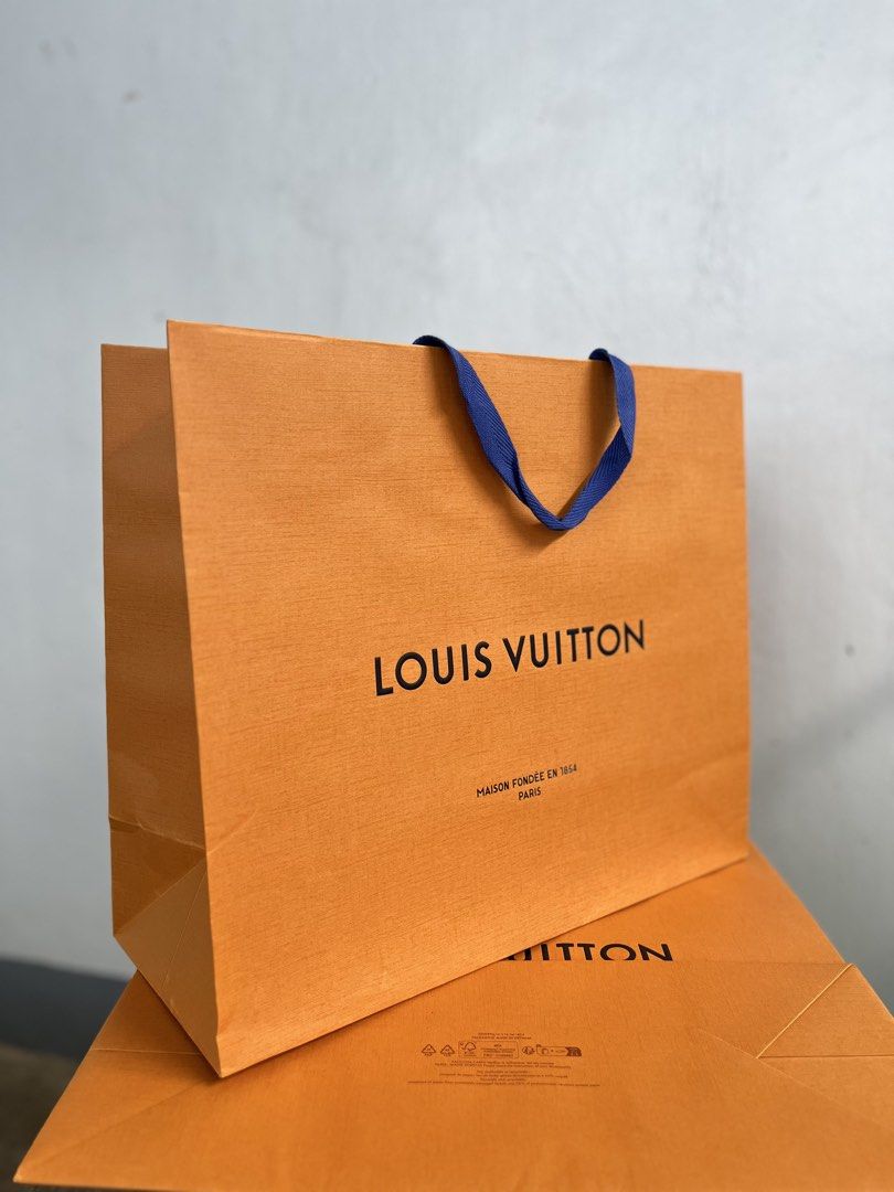 Original Louis Vuitton Large Paper Bag (Category: Luxury Bags & Wallets) located in Llanera. Submitted by denxlab (Listing ID 1425129652, Image 1). Description: Authentic Louis Vuitton boutique paper bag. L: 40cm W: 16cm H:34cm Excellent condition, unused..