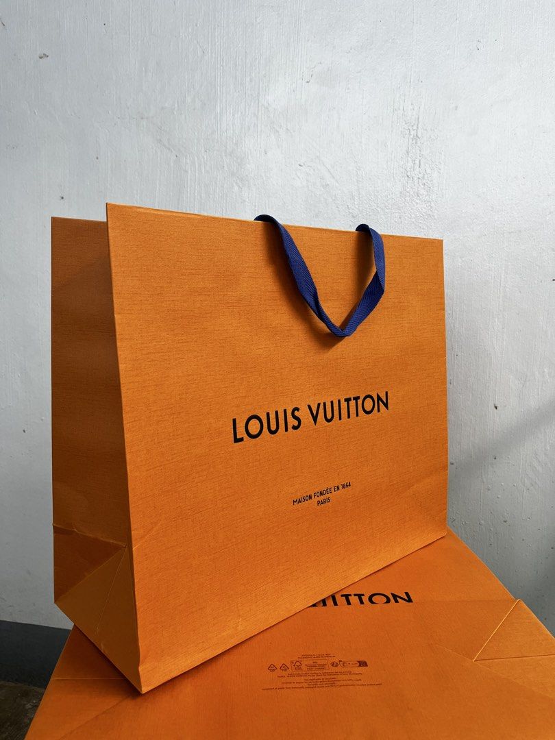 Original Louis Vuitton Large Paper Bag (Category: Luxury Bags & Wallets) located in Llanera. Submitted by denxlab (Listing ID 1425129652, Image 2). Description: Authentic Louis Vuitton boutique paper bag. L: 40cm W: 16cm H:34cm Excellent condition, unused..