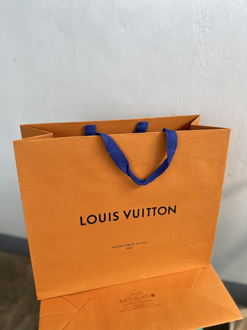 Original Louis Vuitton Large Paper Bag (Category: Luxury Bags & Wallets) located in Llanera. Submitted by denxlab (Listing ID 1425129652, Image 3). Description: Authentic Louis Vuitton boutique paper bag. L: 40cm W: 16cm H:34cm Excellent condition, unused..