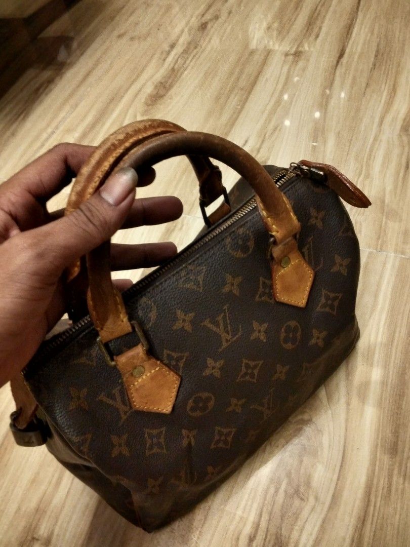 Louis Vuitton Speedy 25 Monogram Handbag (Category: Luxury Bags & Wallets) located in General Santos City (Dadiangas). Submitted by angelofetr74296 (Listing ID 1425210323, Image 1). Description: no code .