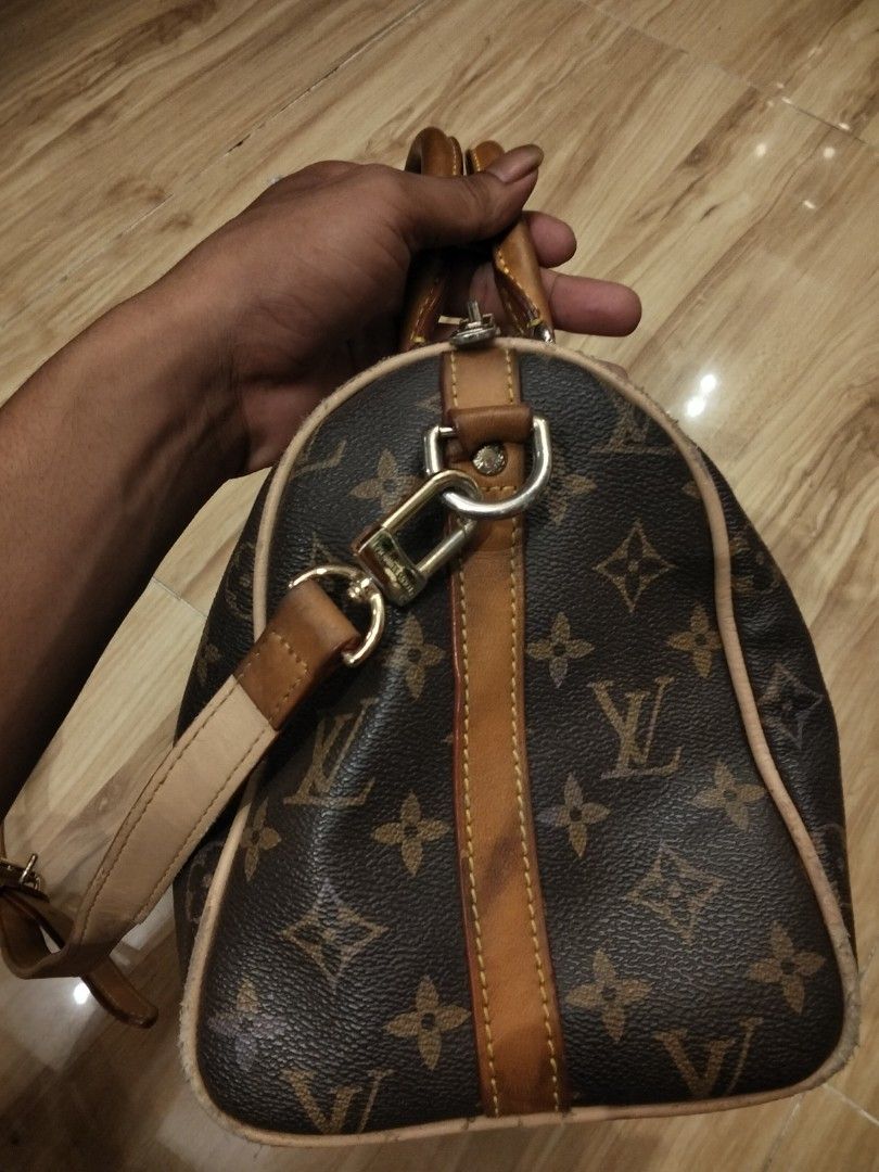 Louis Vuitton Speedy 25 Monogram Handbag (Category: Luxury Bags & Wallets) located in General Santos City (Dadiangas). Submitted by angelofetr74296 (Listing ID 1425215546, Image 2). Description: Authentic Louis Vuitton Speedy 25 handbag in Monogram canvas. Features a top zip closure, rolled leather handles, and a detachable shoulder strap. Includes a serial number inside the bag. The hardware is silver-toned. The bag has the classic LV monogram p