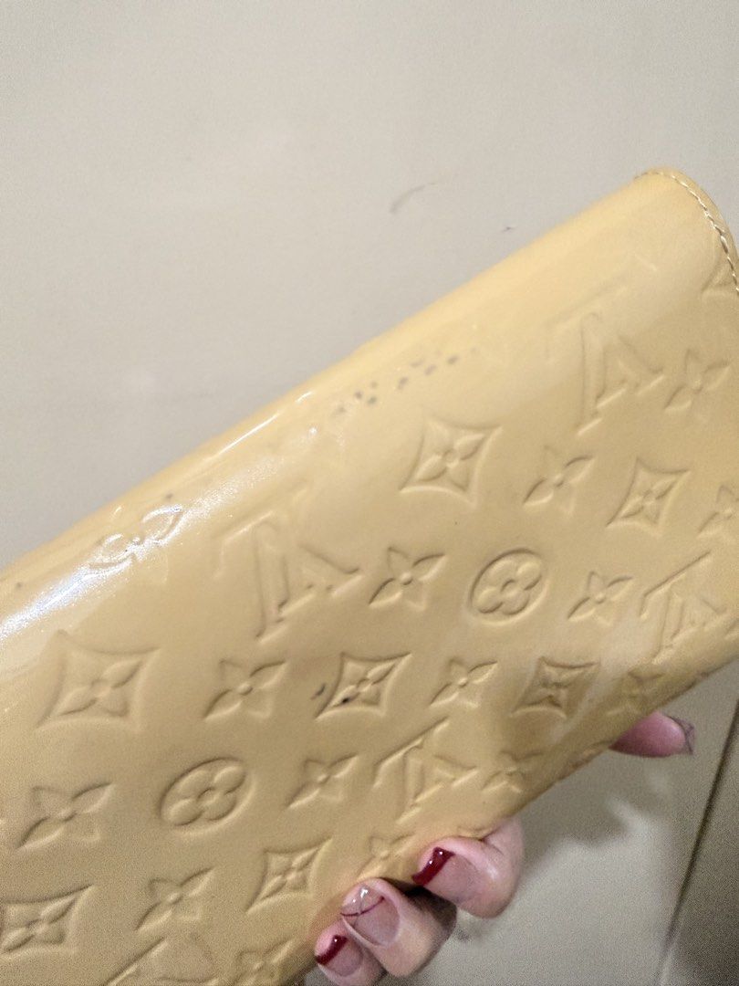 LV Vernis Mira Bag (Category: Luxury Bags & Wallets) located in Manila. Submitted by buy.that.bag (Listing ID 1425197769, Image 3). Description: Guaranteed Authentic Comes with dustbag and its longstrap Cant take proper pic of date code😅 Pls check pics for minimal color transfer and discoloration when you open the flap Still sturdy,can be use as clutch,shoulder and crossbody bag 8.5/10 Condition MOP: BDO/BPI/ Gcash Shipping c/o buyer PIOG .