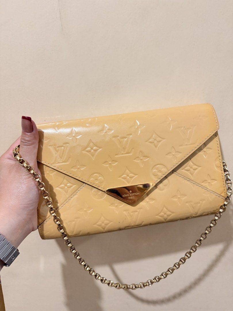 LV Vernis Mira Bag (Category: Luxury Bags & Wallets) located in Manila. Submitted by buy.that.bag (Listing ID 1425197769, Image 1). Description: Guaranteed Authentic Comes with dustbag and its longstrap Cant take proper pic of date code😅 Pls check pics for minimal color transfer and discoloration when you open the flap Still sturdy,can be use as clutch,shoulder and crossbody bag 8.5/10 Condition MOP: BDO/BPI/ Gcash Shipping c/o buyer PIOG .