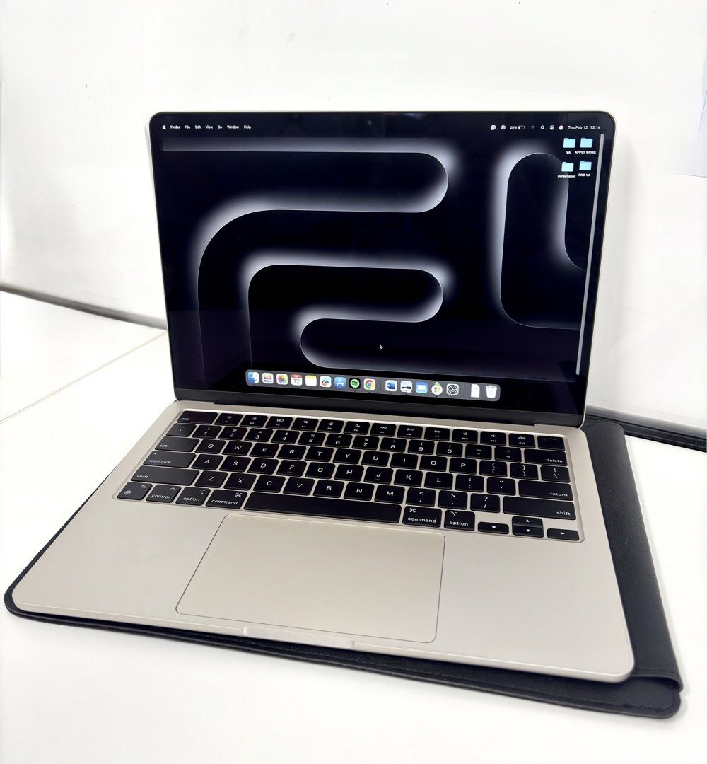 Macbook Air M2 | 256GB (Category: Laptops & Notebooks) located in Alitagtag. Submitted by trsjpsx (Listing ID 1425248187, Image 1). Description: FOR SALE - MacBook Air M2 – Starlight • Lady-owned • Bought March 2025 • Battery Health: 100% • Cycle Count: 7 cycles • 16GB RAM | 256GB SSD • Excellent Condition • Like new / Good as new Original Price: ₱63,900 Inclusions: • MacBook Air M2 Unit • Original Charger RFS: Hindi nagagamit, nakatambak lang. P