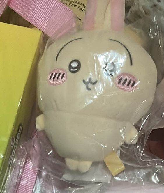 Onhand [ chiikawa ] Marupuwa Usagi Keychain (Category: Character Goods) located in Quezon City. Submitted by _peejay_ (Listing ID 1425130439, Image 2). Description: Onhand Marupuwa Usagi Charm - Php 1200. - from taiwan (bought it from Chiikawa Shop) - condi: 10/10 (last month lang nabili feb 2026 ). New, sealed w/ pptg message me for more info 🚚 Meet-up (sm north or sm novaliches only) or ship via Grab/Lalamove (payment first) 🏷️ Payment Method