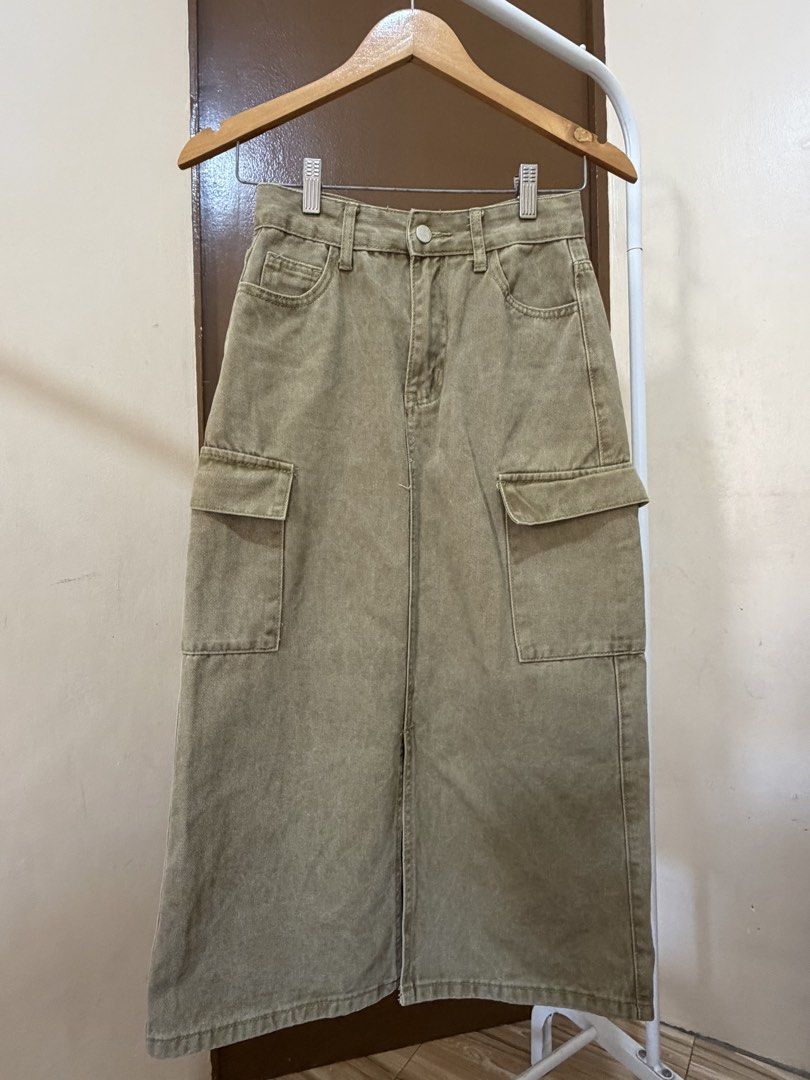 Mossy Brown Cargo Denim Skirt (Category: Skirts) located in Mandaluyong City. Submitted by shinyjim (Listing ID 1425218068, Image 1). Description: 🎀Mossy Brown Cargo Denim Skirt 🎀25-26 waist only, 32” length 🎀4th photo ww inspo.