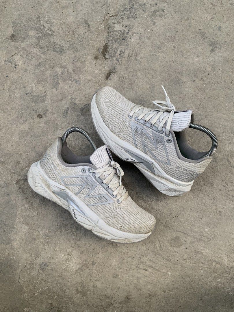 New Balance FuelCell Propel V5 (Category: Sneakers) located in Cavite. Submitted by thriftkicks3 (Listing ID 1425187854, Image 2). Description: 📍New Balance FuelCell Propel V5📍 - us 7 / Euro 37.5 / cm 24 - Stylish design - Made with durable material.