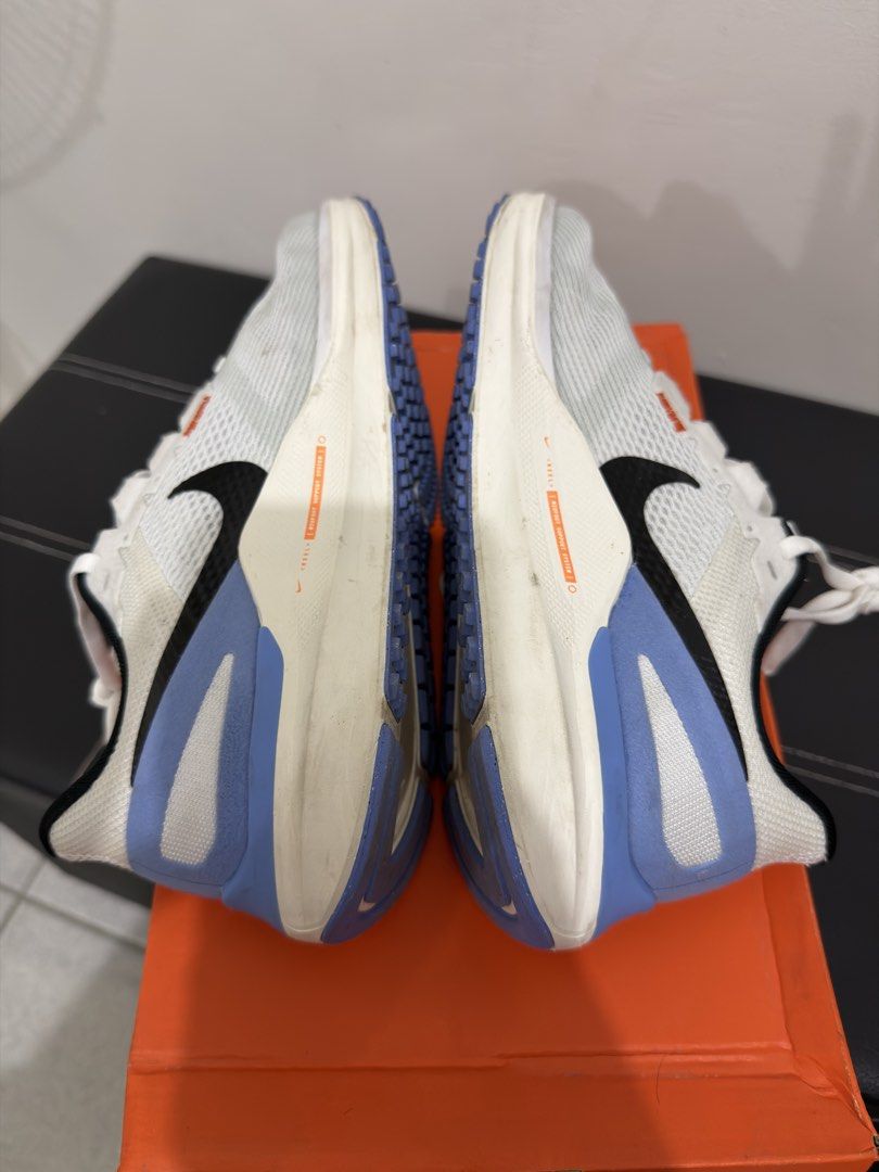 Nike Womens Structure 25 Road Running Shoes (Category: Sneakers) located in Bulacan. Submitted by aria074 (Listing ID 1425166878, Image 3). Description: Used twice Bought at Nike.