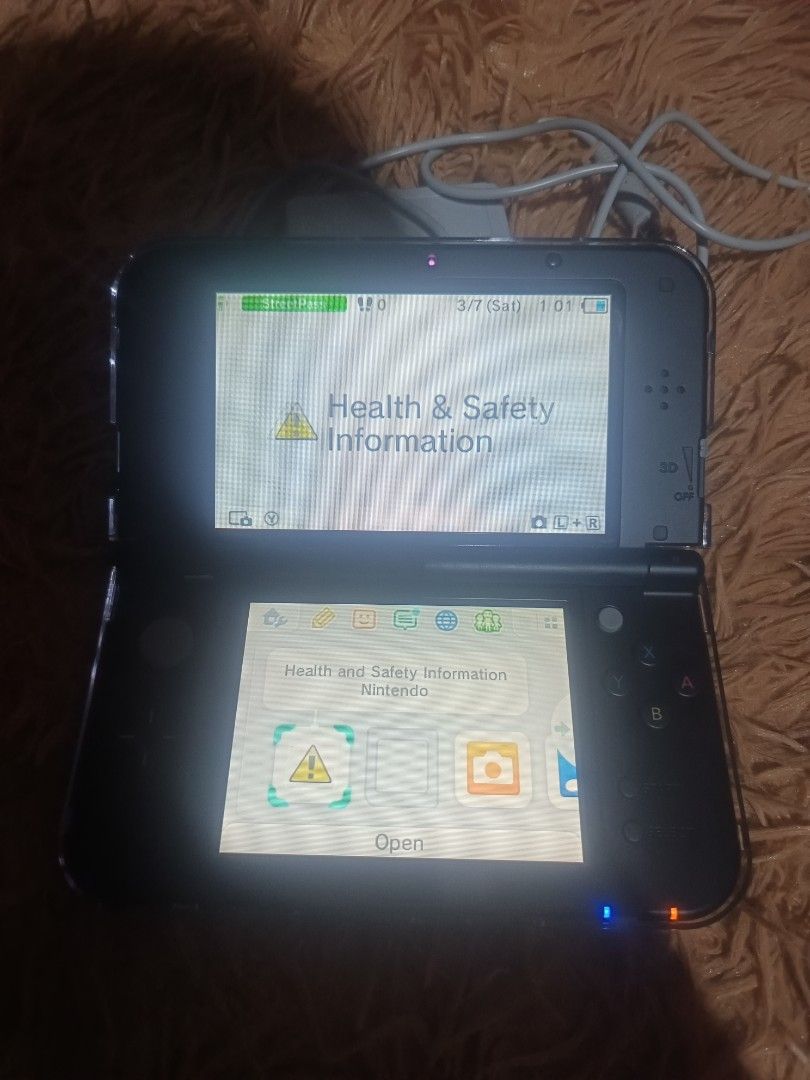Nintendo New 3DS XL (Category: Nintendo) located in Quezon City. Submitted by livebird.27fdd1 (Listing ID 1425100070, Image 2). Description: Good condition no ghost movement good charging JNT LBC Lalamove payment Gcash Bank Transfer.