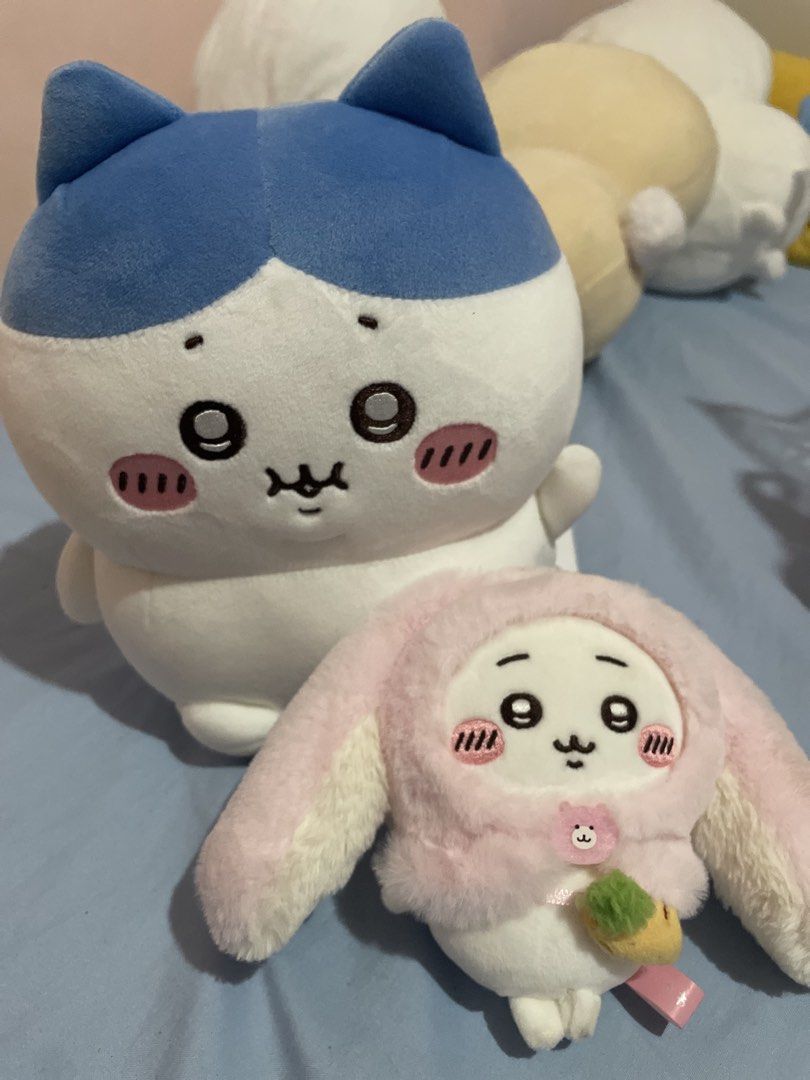 Onhand [ chiikawa ] Bocchari Hachiware handheld plush (Category: Plushies & Soft Toys) located in Quezon City. Submitted by _peejay_ (Listing ID 1425188318, Image 2). Description: Onhand Bocchari Hachiware - Php 2000 - from taiwan (bought it from Chiikawa Shop) - condi: 10/10 (last month lang nabili feb 2026 ). New, sealed (unsealed just for photo purposes) w/ pptg message me for more info 🚚 Meet-up (sm north or sm novaliches only) or ship via G