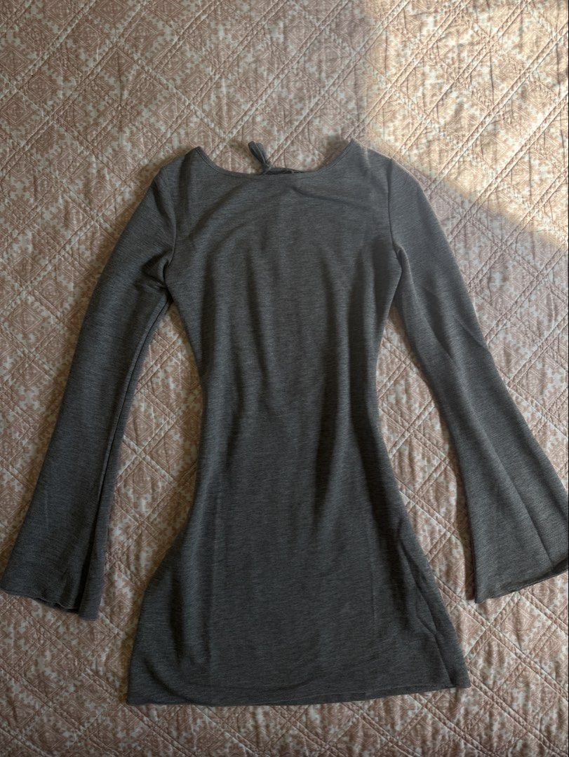 Open back Gray Bell Sleeve Dress - Size S (Category: Dresses) located in Manila. Submitted by andreaaarut2 (Listing ID 1425155398, Image 1). Description: - SHEIN Gray Bell Sleeve Dress - Size: S - Features bell sleeves - Unique open back design.