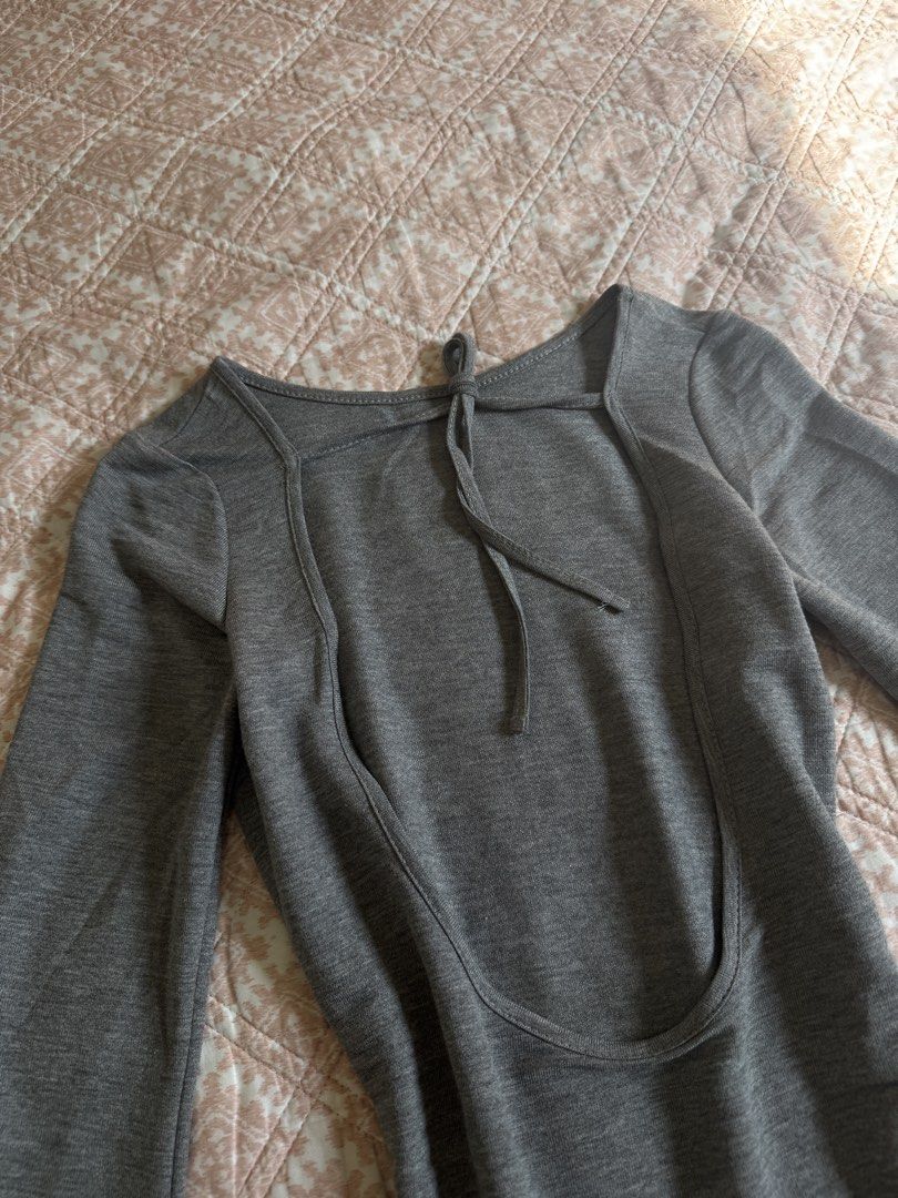 Open back Gray Bell Sleeve Dress - Size S (Category: Dresses) located in Manila. Submitted by andreaaarut2 (Listing ID 1425155398, Image 3). Description: - SHEIN Gray Bell Sleeve Dress - Size: S - Features bell sleeves - Unique open back design.