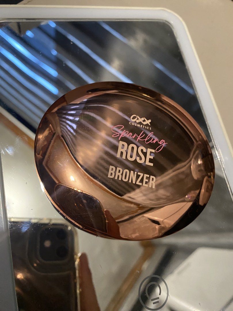 OXX Cosmetics Sparkling Rose Bronzer (Category: Makeup) located in Mandaluyong City. Submitted by hikariiee (Listing ID 1425245371, Image 1). Description: Original and lightly Used.