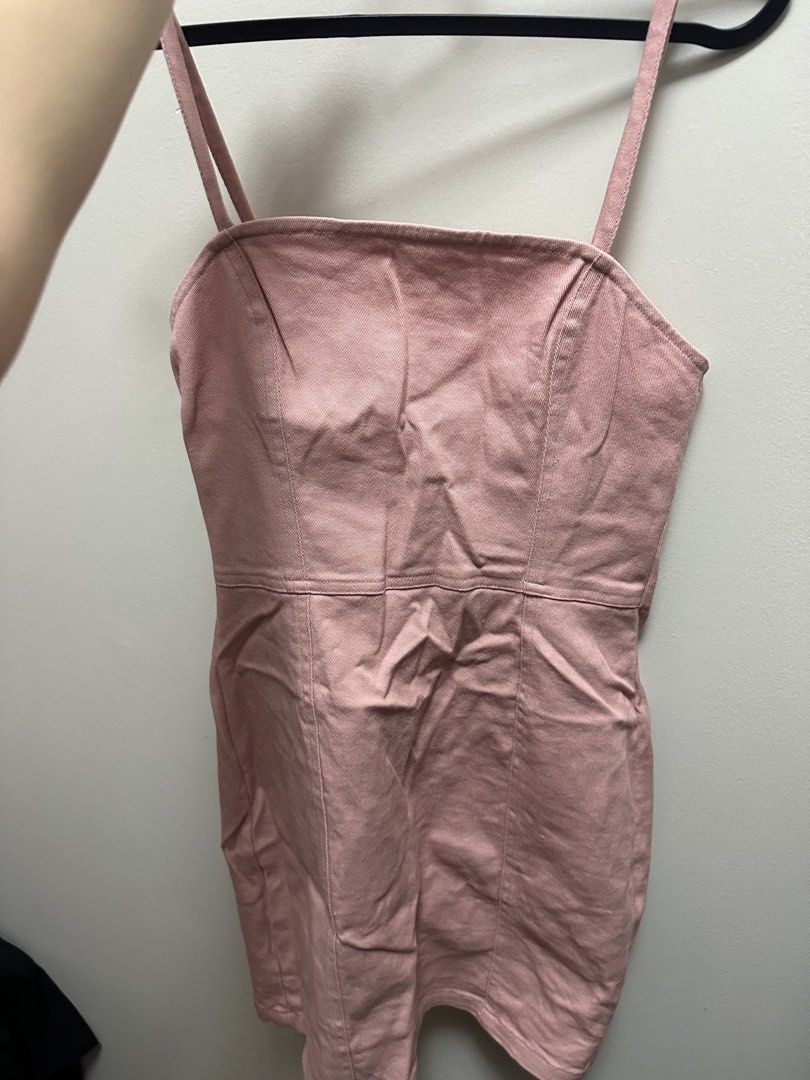 Pink h&m dress (Category: Dresses) located in Mandaluyong City. Submitted by danee. (Listing ID 1425160442, Image 1). Description: .