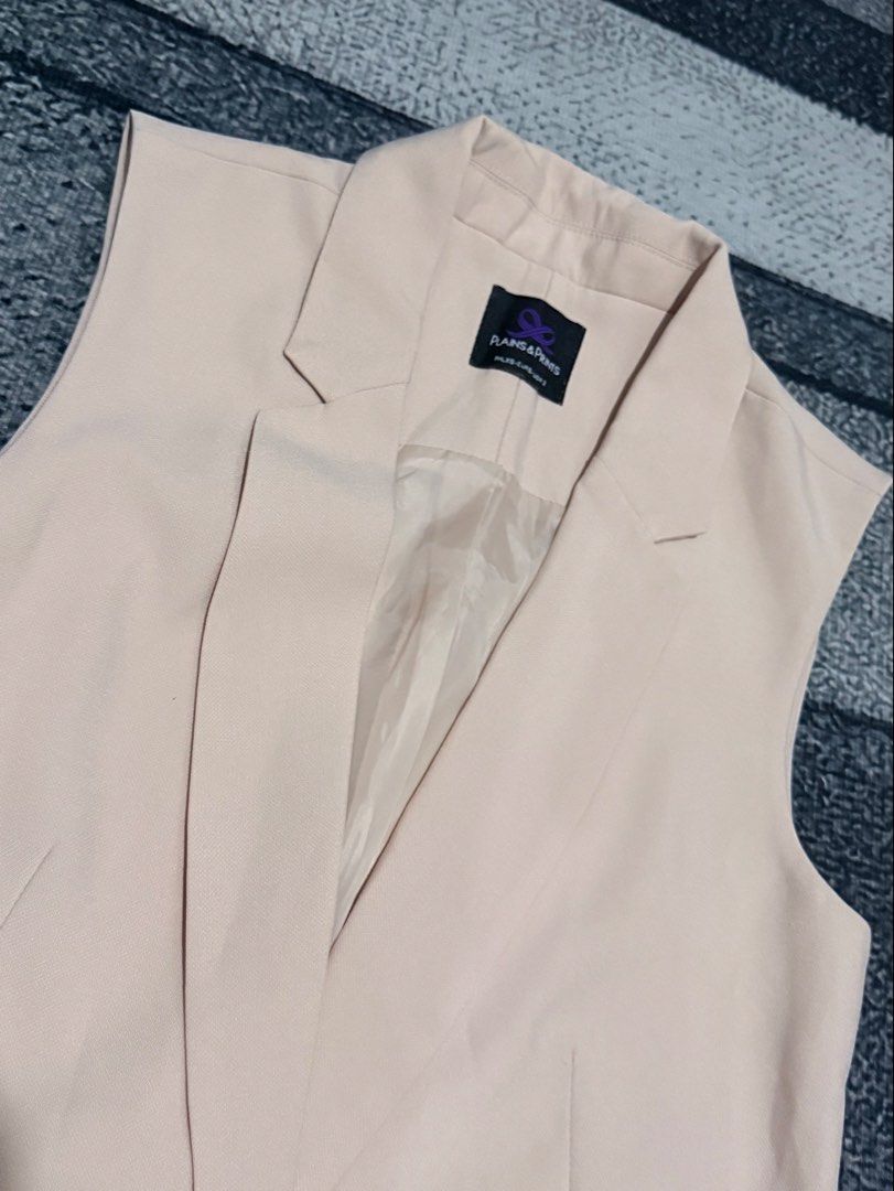 Plains & Prints Sleeveless long blazer (Category: Vests) located in Paranaque City. Submitted by debonair02 (Listing ID 1425159862, Image 1). Description: 💠Original Plains & Prints Long blazer 📌Color: light peach 📌Size: XS-Small-Medium 📌Condition: good condition 📌Trendy blazer 📌What you see, is what you get 📌Courier: J&T or Lalamove 📌PM Sure buyer only.