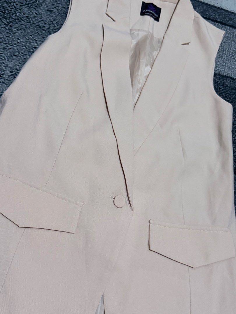 Plains & Prints Sleeveless long blazer (Category: Vests) located in Paranaque City. Submitted by debonair02 (Listing ID 1425159862, Image 3). Description: 💠Original Plains & Prints Long blazer 📌Color: light peach 📌Size: XS-Small-Medium 📌Condition: good condition 📌Trendy blazer 📌What you see, is what you get 📌Courier: J&T or Lalamove 📌PM Sure buyer only.