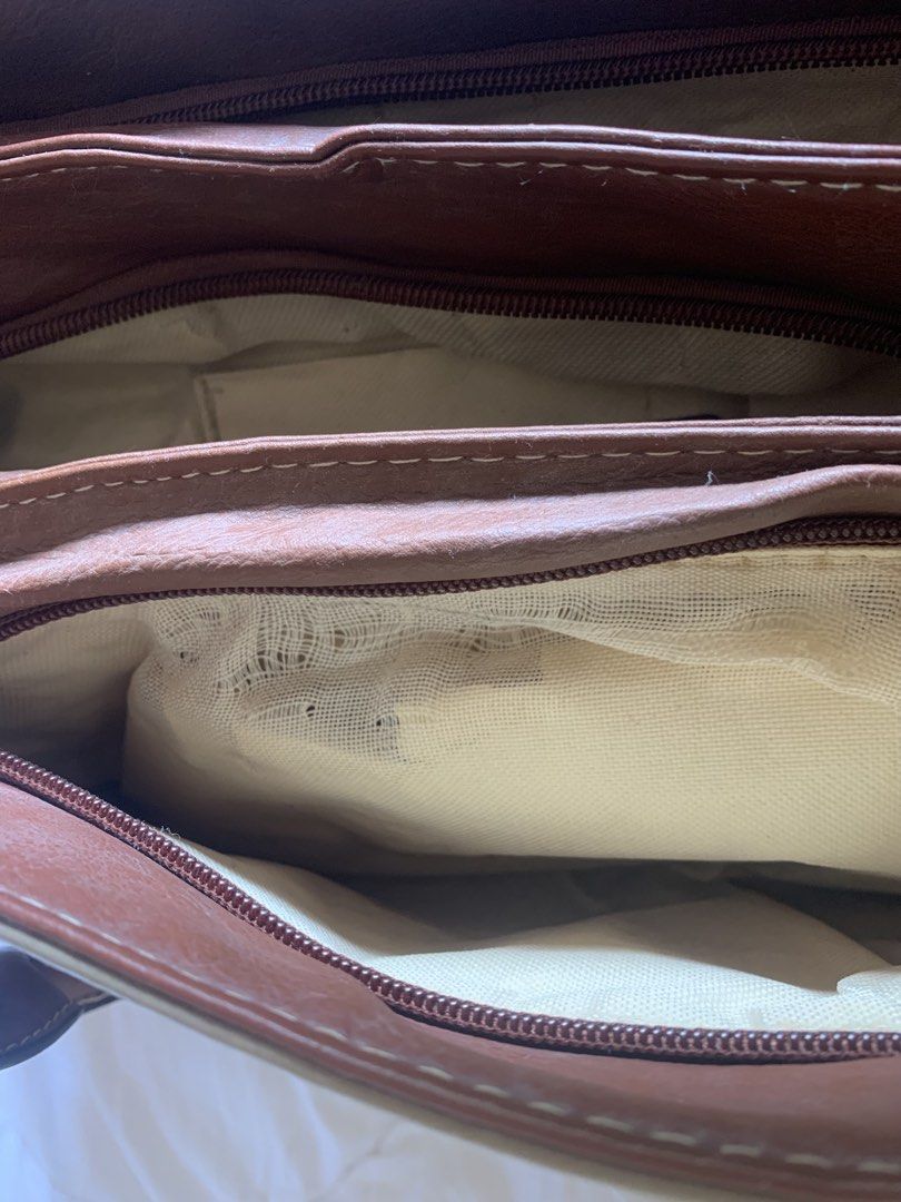 Prada Milano Handbag (Category: Luxury Bags & Wallets) located in Los Banos. Submitted by prel0v3d. (Listing ID 1425093206, Image 3). Description: Can give it lower if sure buyer .