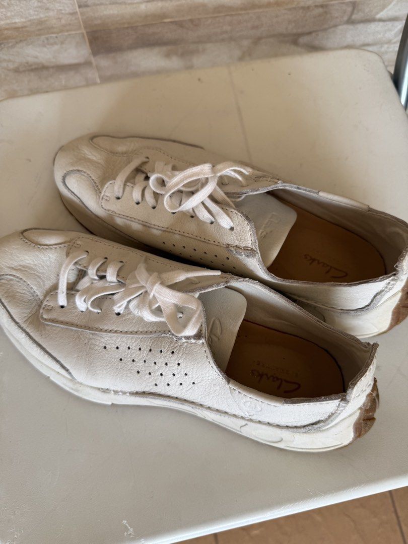 Snickers (Category: Sneakers) located in Chaah. Submitted by adrylsofea (Listing ID 1425089508, Image 3). Description: Jarang pakai Cantik sgt Selesa Leather.