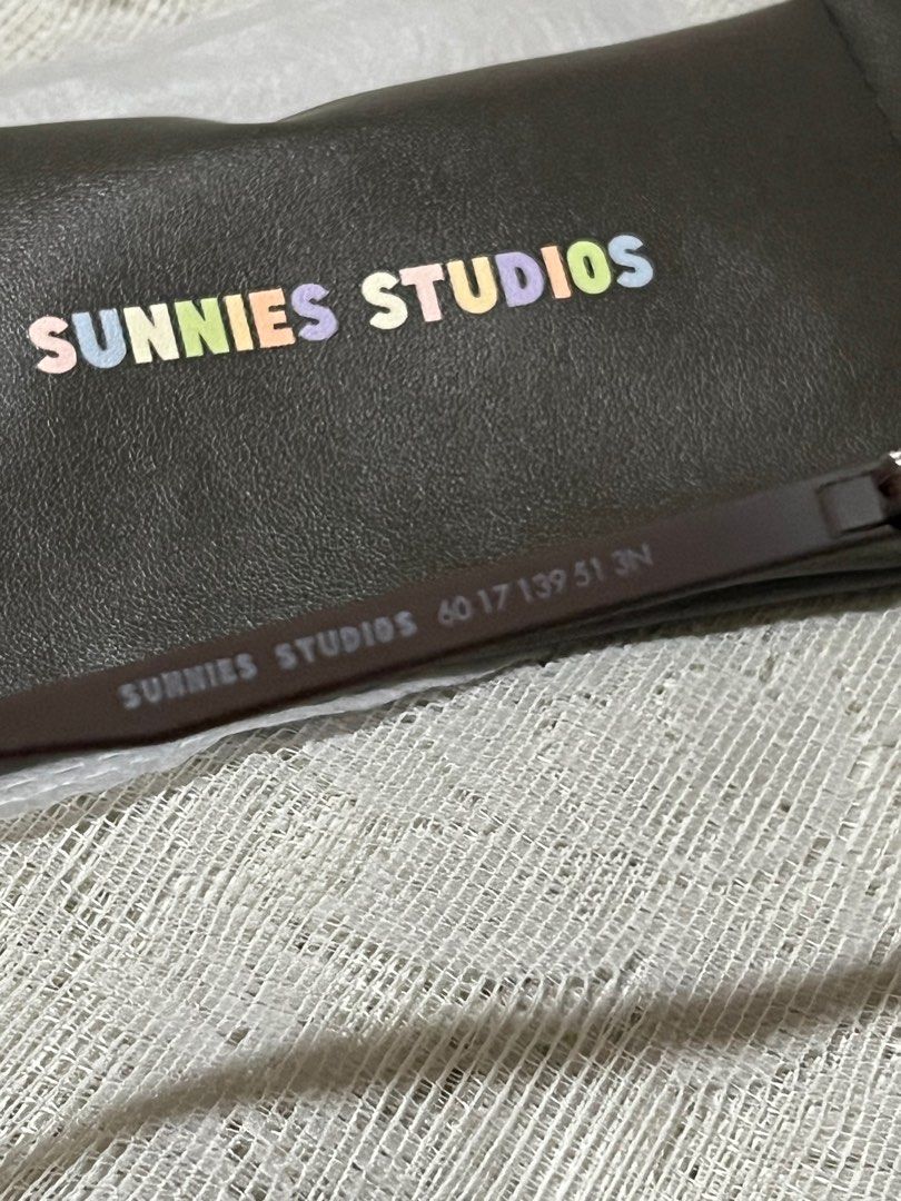 Sunnies glasses - Griffin Brunette (Category: Sunglasses & Eyewear) located in Angeles City. Submitted by papillonpapi (Listing ID 1425097023, Image 3). Description: NEVER USED!! Naka stock lang Pampanga - jnt or meetup dunkin astro.