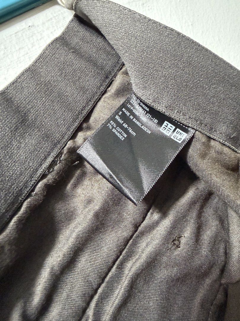 Uniqlo Brown Chino Pants (Category: Chinos) located in Quezon City. Submitted by bryce.ramirez (Listing ID 1425154728, Image 3). Description: Waist: 27-30 inches Length: 34 inches Used but in good condition Delivery: Grab/Lalamove c/o buyer MOP: Gcash, Paymaya, Bdo.