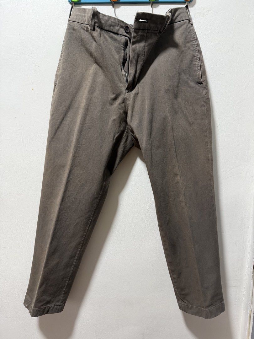 Uniqlo Brown Chino Pants (Category: Chinos) located in Quezon City. Submitted by bryce.ramirez (Listing ID 1425154728, Image 1). Description: Waist: 27-30 inches Length: 34 inches Used but in good condition Delivery: Grab/Lalamove c/o buyer MOP: Gcash, Paymaya, Bdo.
