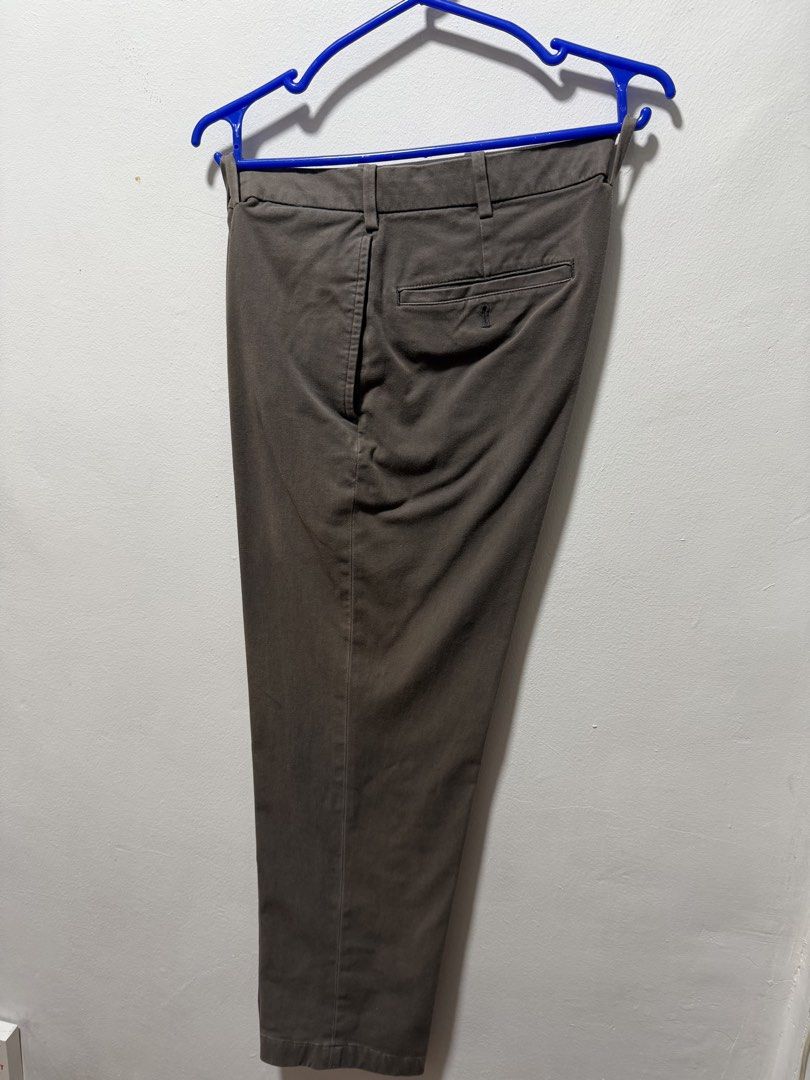 Uniqlo Brown Chino Pants (Category: Chinos) located in Quezon City. Submitted by bryce.ramirez (Listing ID 1425154728, Image 2). Description: Waist: 27-30 inches Length: 34 inches Used but in good condition Delivery: Grab/Lalamove c/o buyer MOP: Gcash, Paymaya, Bdo.