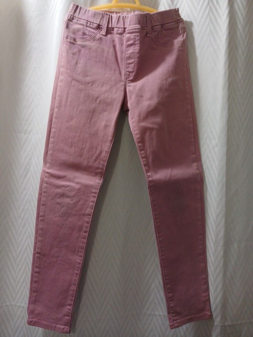 Uniqlo Pink Pants Size 130 (Category: Babies & Kids Fashion) located in Taytay. Submitted by andi_aideeshop (Listing ID 1425176988, Image 1). Description: 📍Taytay Rizal fits 5-7 yrs old sf c/o buyer good condition.