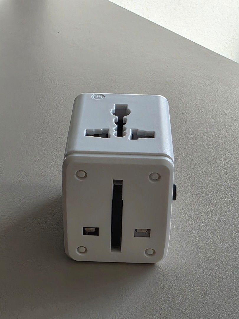 Universal Travel Adapter with USB Ports447802004912875522