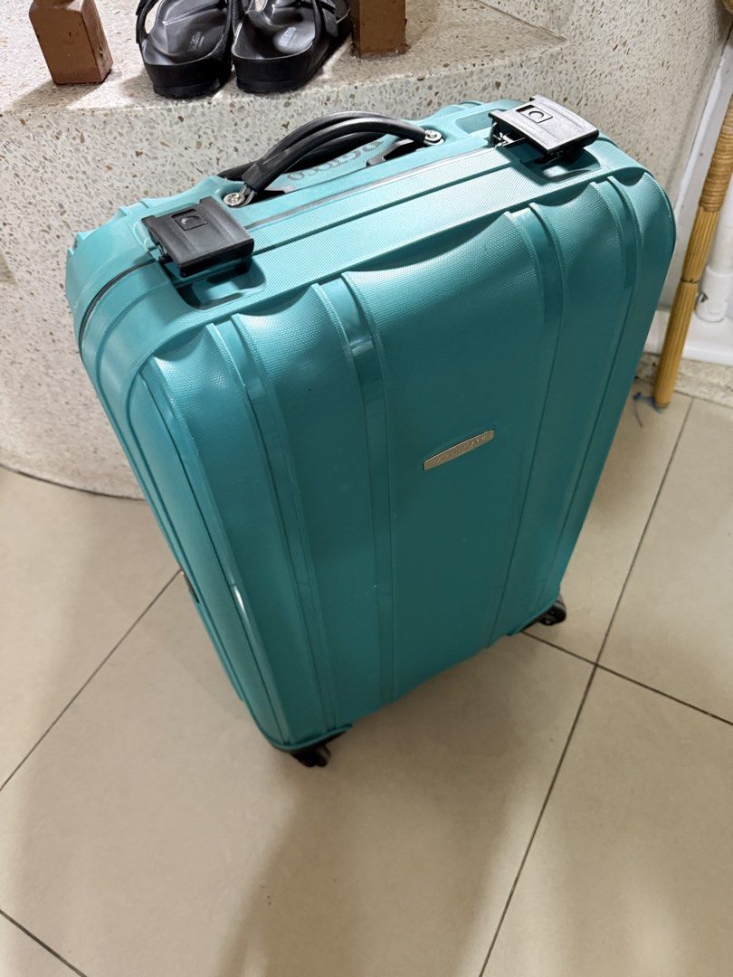 Urban Luggage Teal Suitcase (Category: Luggage) located in San Pablo. Submitted by dtanne (Listing ID 1425194929, Image 1). Description: Teal Urban suitcase with a retractable handle and wheels. The interior features a gray lining with multiple compartments and straps to secure belongings. It has a handle on top and a lock mechanism. The suitcase has the Urban logo on the front..