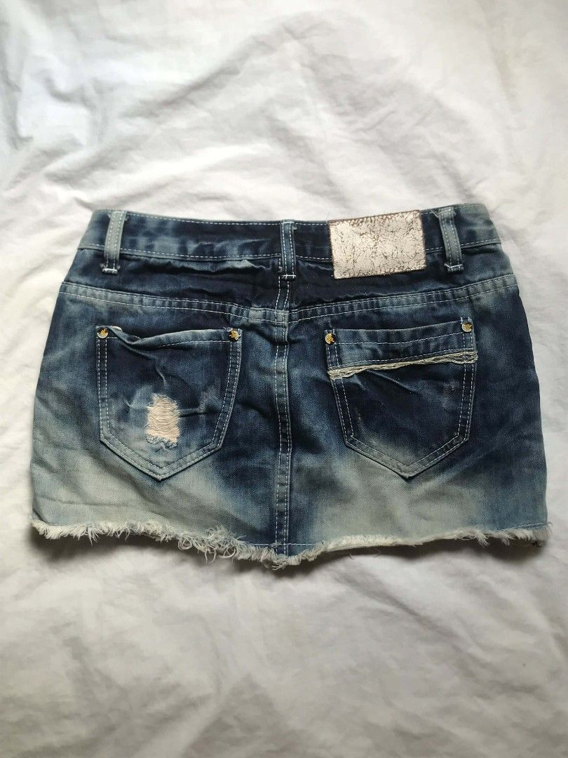 Vintage Denim Distressed Micro Skirt (Category: Skirts) located in Manila. Submitted by _sofetch (Listing ID 1425080736, Image 3). Description: waist: 29 length: 11.