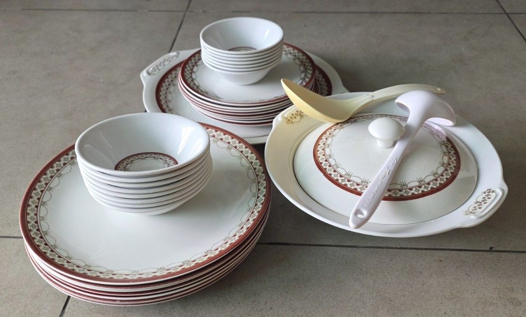 Vintage Dinnerware Set - Complete Set494710355993579521