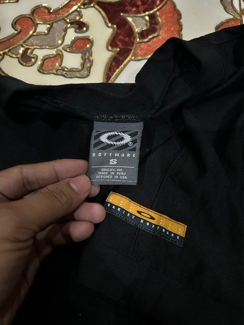 Vintage Oakley Software Cycling Jersey (Category: Activewear) located in Davao. Submitted by orbetaarch23339 (Listing ID 1425212139, Image 3). Description: .