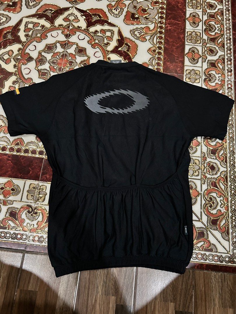 Vintage Oakley Software Cycling Jersey (Category: Activewear) located in Davao. Submitted by orbetaarch23339 (Listing ID 1425212139, Image 2). Description: .