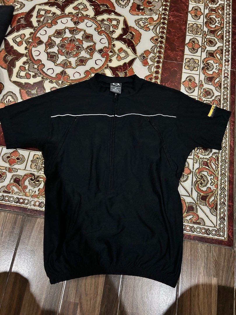 Vintage Oakley Software Cycling Jersey (Category: Activewear) located in Davao. Submitted by orbetaarch23339 (Listing ID 1425212139, Image 1). Description: .