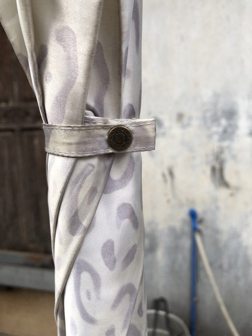 Vintage YSL Leopard Print Umbrella (Category: Umbrellas) located in Caloocan City. Submitted by yukimaruu2 (Listing ID 1425128344, Image 2). Description: Vintage Yves Saint Laurent Leopard Umbrella Source from Japan Have few fold stains.