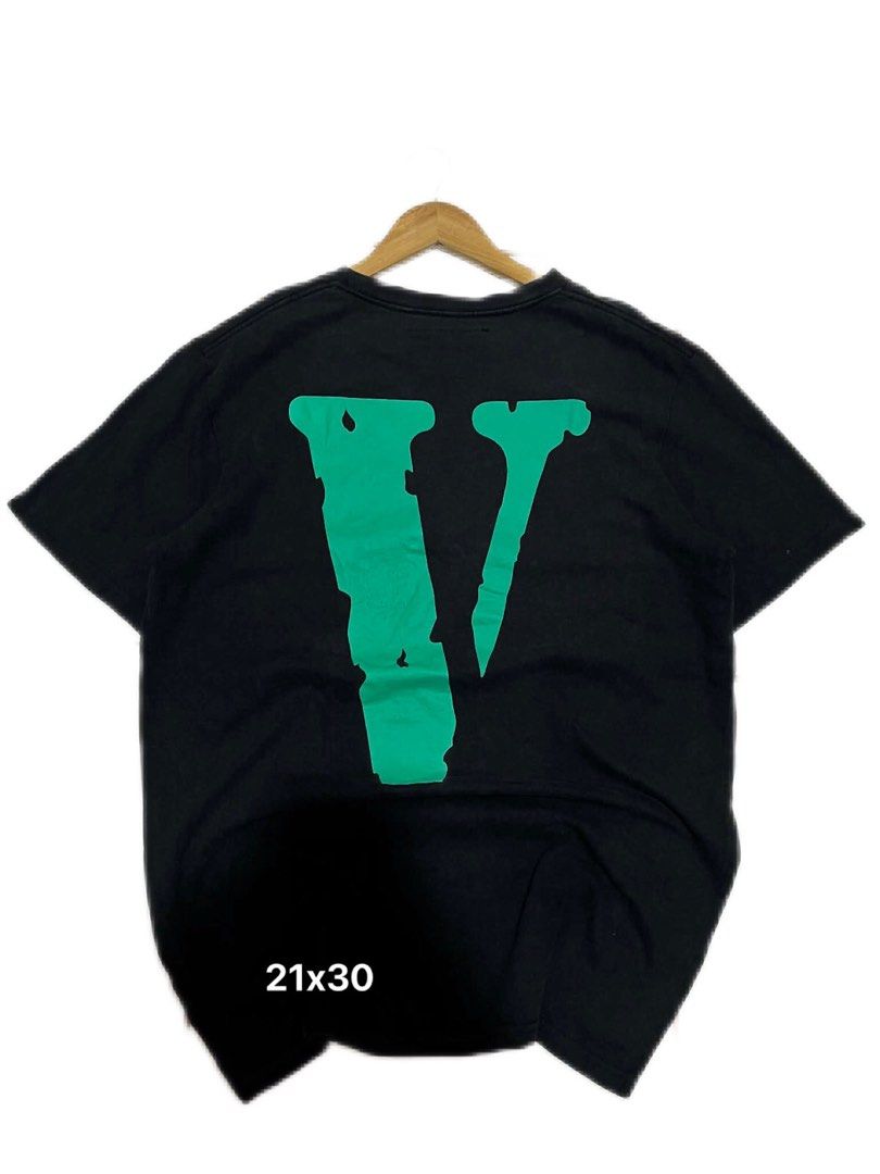 Vlone Friends T-shirt (Category: Tshirts & Polo Shirts ) located in Santiago. Submitted by bakithrift (Listing ID 1425207394, Image 1). Description: 📩.