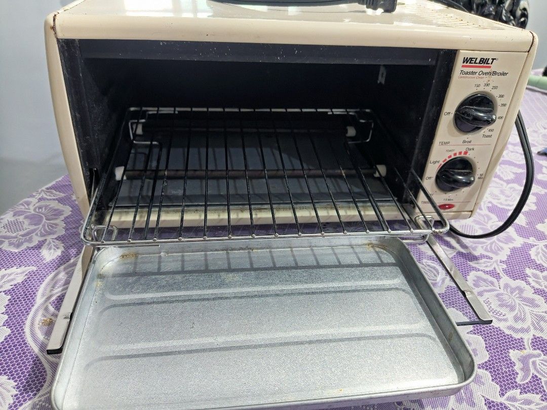 Welbilt Toaster Oven/Broiler (Category: Ovens & Toasters) located in Lumban. Submitted by navegante69k (Listing ID 1425064752, Image 2). Description: FOR SALE: Welbilt Toaster Oven/Broiler. ‎ ‎Perfect for toasting bread, heating leftovers, or small baking tasks. Very reliable and heats up quickly. ‎ ‎Condition: ‎Performance: 10/10 (Gumagana lahat, mabilis uminit, no issues sa dials). ‎Interior: 9/10 - Clean (Maayos ang loob, walang sebo o sunog n