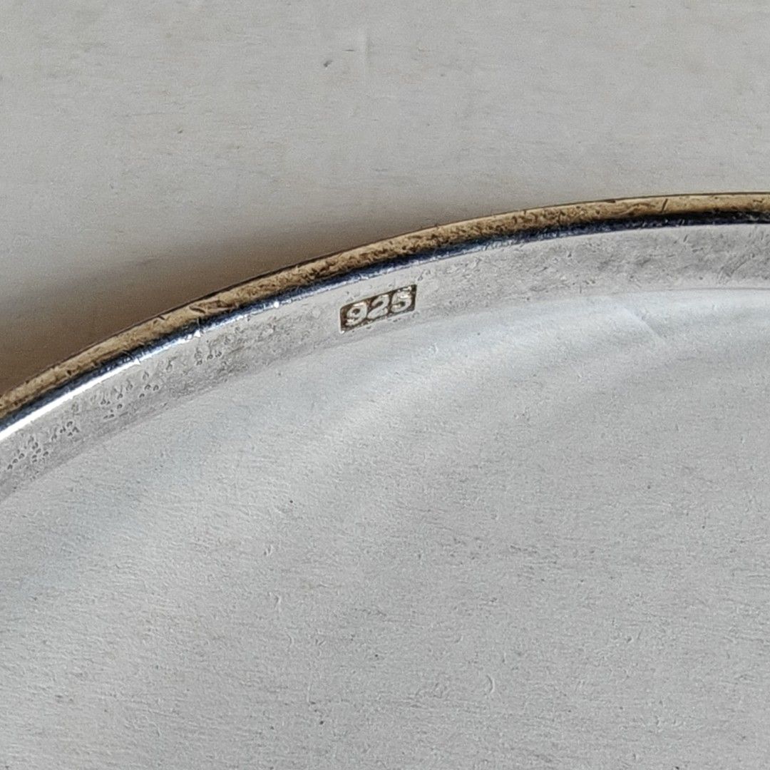 White and red agate birds silver bangle 6.5inches (Category: Bracelets) located in Makati City. Submitted by ly12eb (Listing ID 1425068480, Image 2). Description: 925 silver Bought from futureheirloomsph in ig Rfs does not suit me.