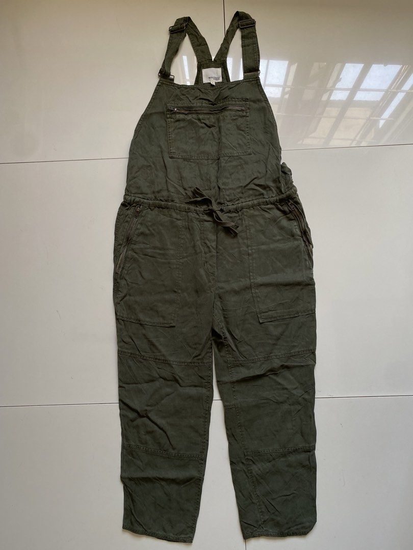 Wilfred Free Olive Green Overalls (Category: Jumpsuits) located in Tabaco. Submitted by byvinxent (Listing ID 1425203295, Image 1). Description: Best for 5’3- 5’6 woman W - 19 L - 50 Leghole - 6.5 Issue: minimal stain at the back, sign of usage.