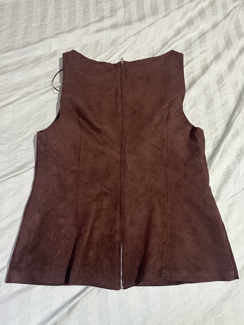 Zara brown suede top (Category: Sleeveless) located in Quezon City. Submitted by celoem (Listing ID 1425145352, Image 2). Description: BNWT. Originally priced at 2395 No when worn photos This is authentic, not from the orange app 😊 M on tag but best fits size S. Willing to trade it for a size L.