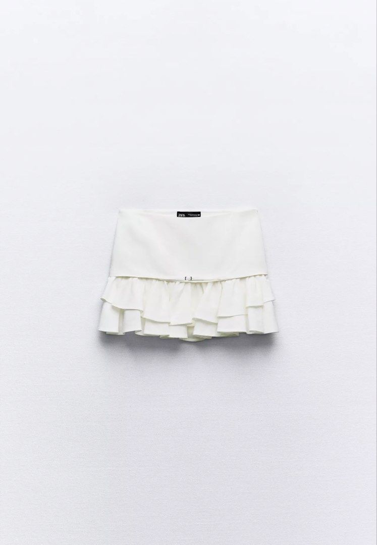 Zara Frilled Mini Skirt - Ecru (M) (Category: Skirts) located in Manila. Submitted by eloi25_ (Listing ID 1425104766, Image 3). Description: - Zara Frilled Mini Skirt - Size: M - Color: Ecru - Brand new with tag - Bought for 2395.