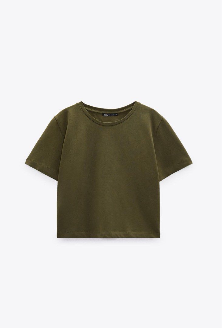 Zara Short Sleeve Crop Top (Category: Shirts) located in Manila. Submitted by eloi25_ (Listing ID 1425101299, Image 1). Description: Zara Short Sleeve Crop Top (M) Brand New with tag.