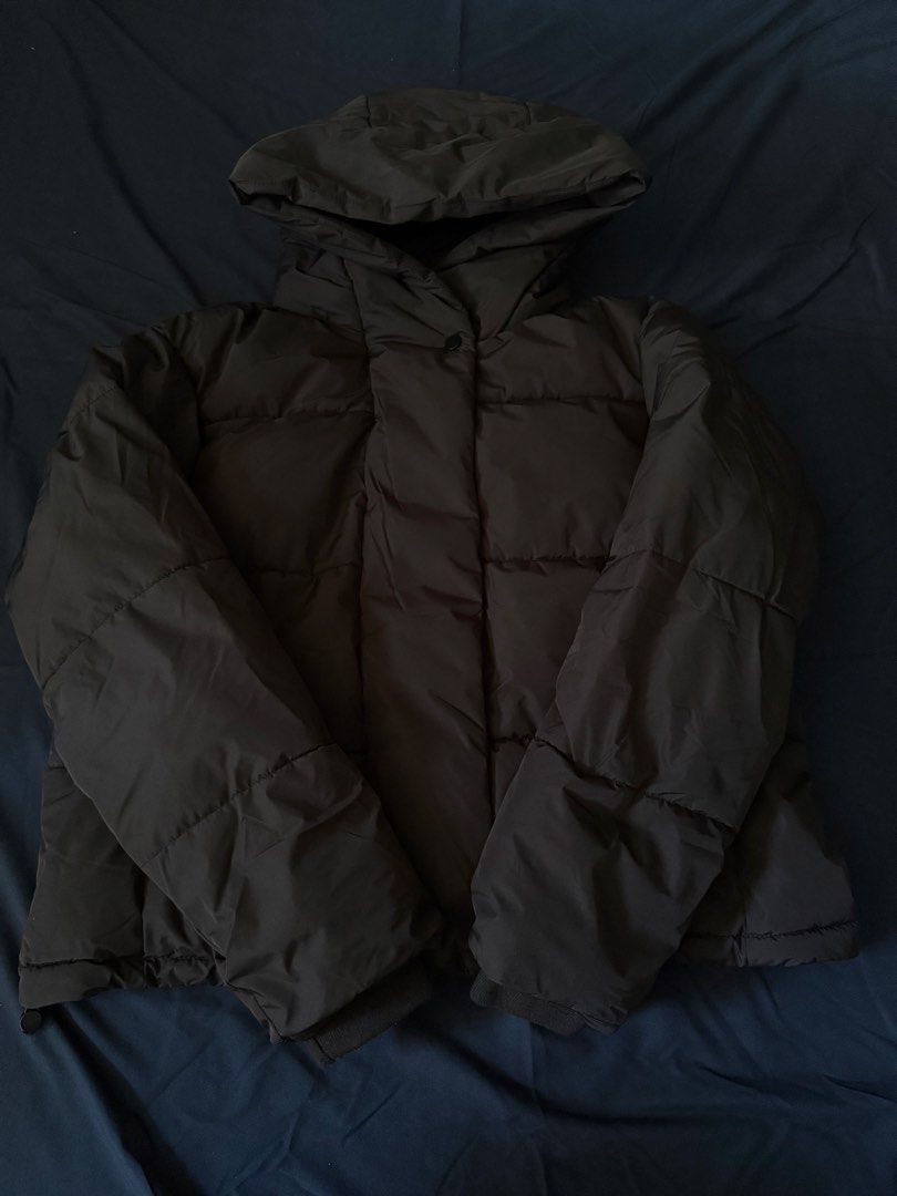 Zara short water-repellent windproof padded jacket (Category: Coats, Jackets and Outerwear) located in Masbate. Submitted by anjcbr (Listing ID 1425118353, Image 3). Description: - Zara short water-repellent windproof padded jacket - First photo: screenshot from Zara app - Second photo: actual photo in store (sent to me before purchasing) - Third photo: actual photo now (used twice, washed once) - Original price: ₱3595 - Slight color variations o