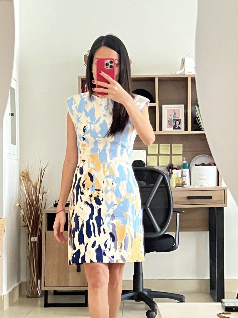 Abstract Print Sleeveless Dress (Category: Dresses) located in Santa Cruz. Submitted by beautsbees (Listing ID 1425424068, Image 1). Description: - Saturday Club Abstract Print Sleeveless Dress - Size: XXS/EU 32 - Features a unique abstract print - Sleeveless design - Ready to wear.